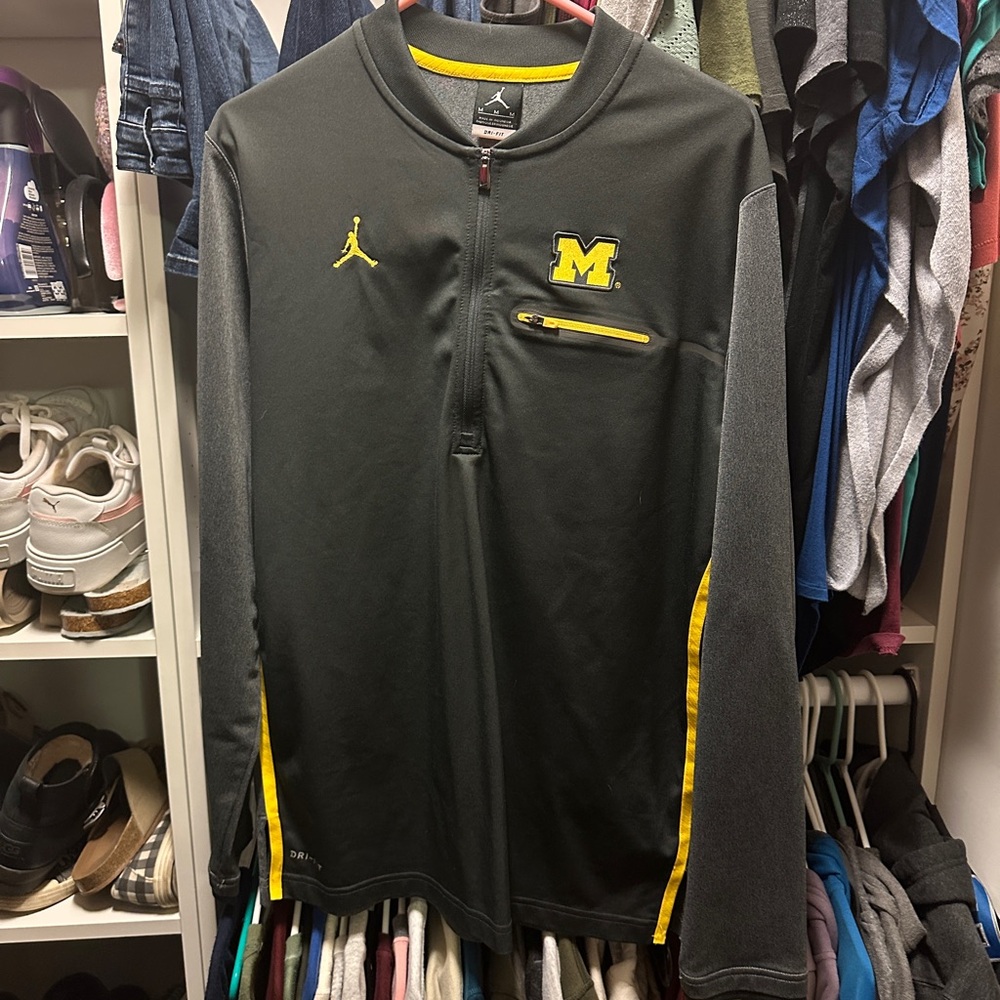 Jordan Michigan Men's Black and Yellow Quarter-Zip - Medium